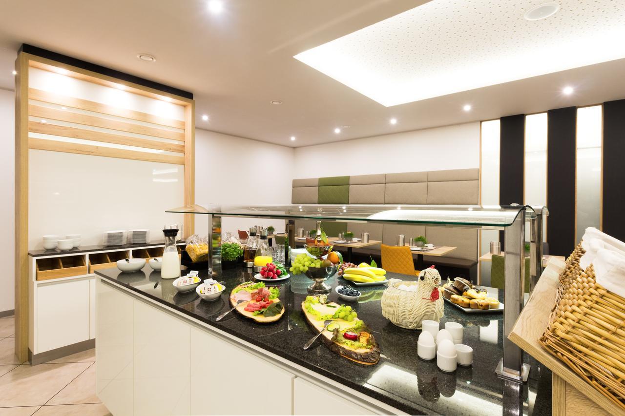 Sky Hotel Клопенбург Екстериор снимка