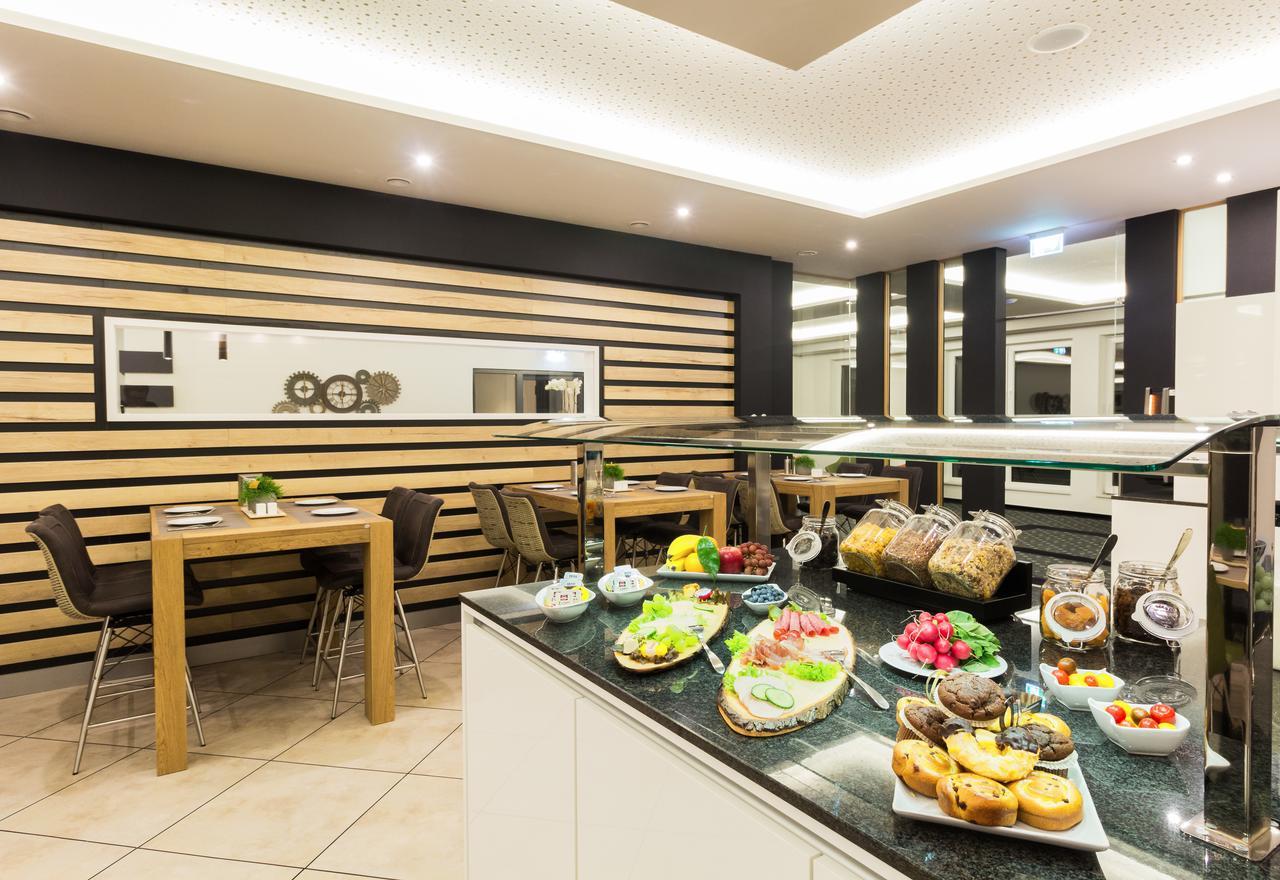 Sky Hotel Клопенбург Екстериор снимка